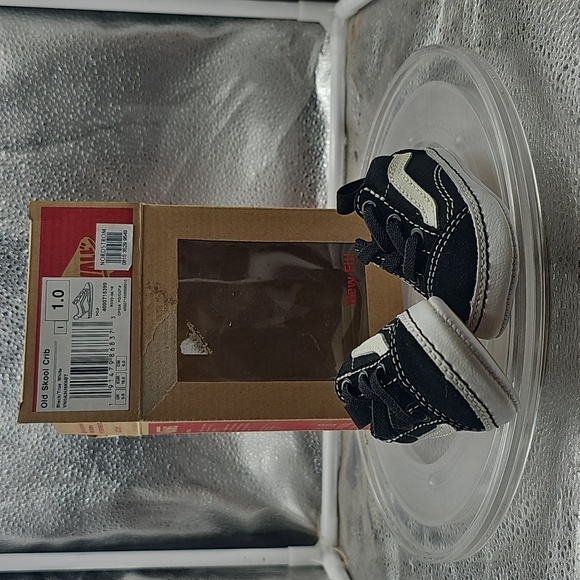 Vans Black And White. - Picture 4 of 9